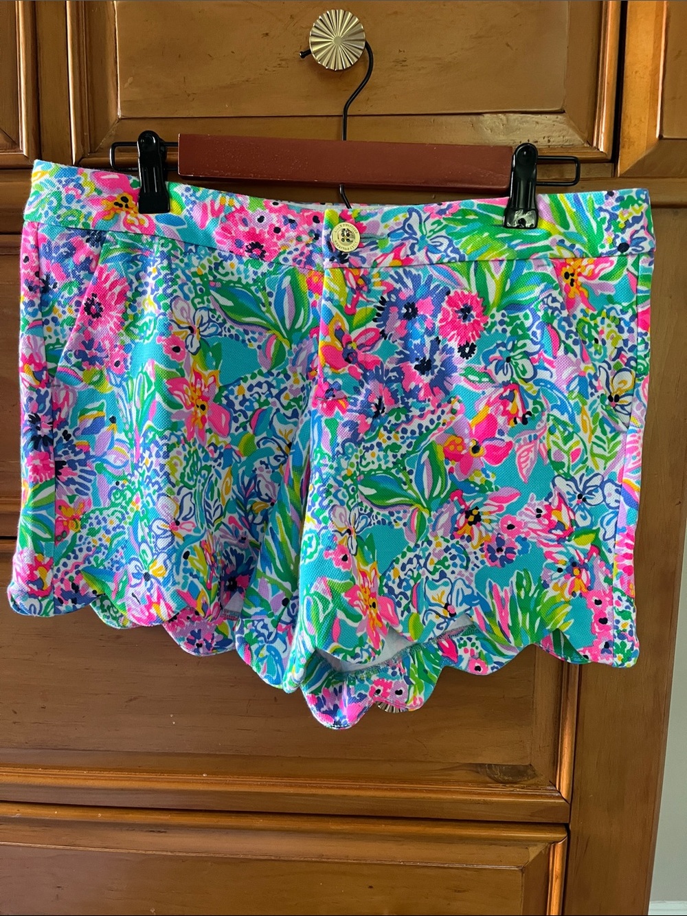 Lilly Pulitzer Buttercup knit shorts in Amalfi Blue Alligator Isle print